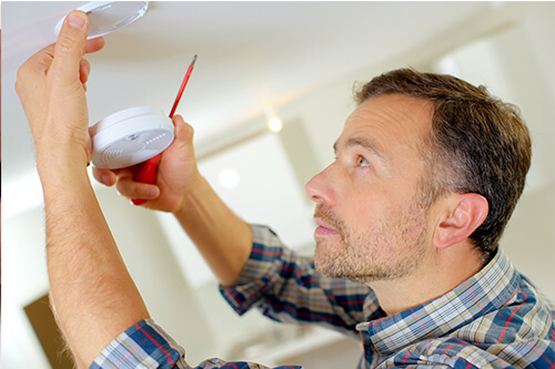 Your home should be equipped with an integrated smoke alarm system